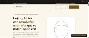 Vista previa del diseño web para estudio de micropigmentación con paleta dorada y bronce